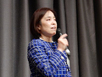 挨拶する林直美副会長