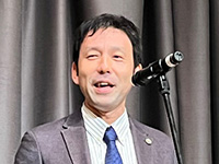 当選挨拶を行う渋谷元宏会員